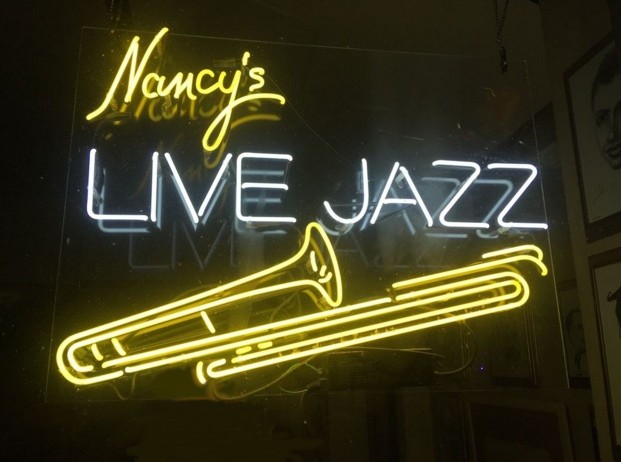 Nancy's Galerie Jazz neon sign